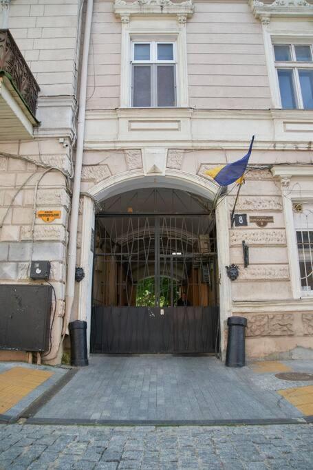 White Door Apartments Heart Of Odessa 1 Exteriér fotografie
