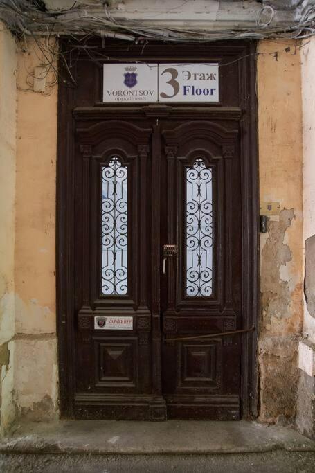 White Door Apartments Heart Of Odessa 1 Exteriér fotografie