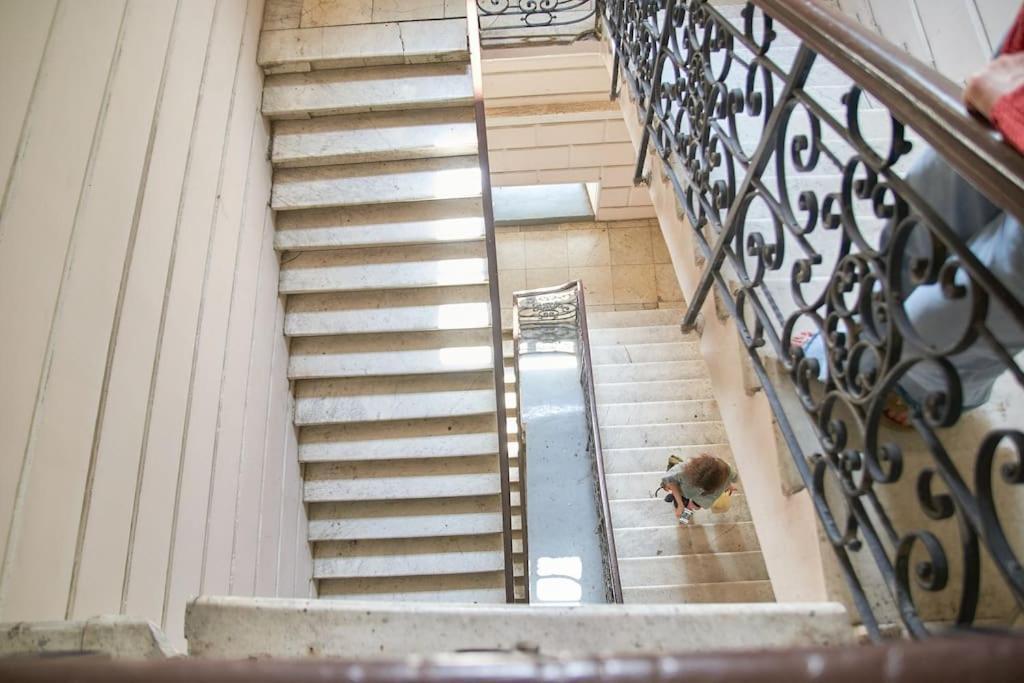 White Door Apartments Heart Of Odessa 1 Exteriér fotografie